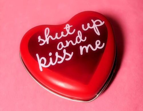 Carte Shut up and kiss me ! - Carte virtuelle gratuite sur l'amour